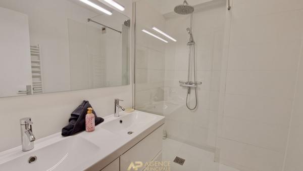 La Rochelle - Front de Mer - Terrasse, parking et piscine 200 000 € **  - Référence  ND669D3