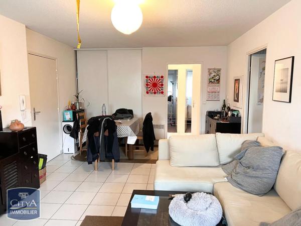 Appartement à louer 3 pièces 61.44m² Niort (79000)