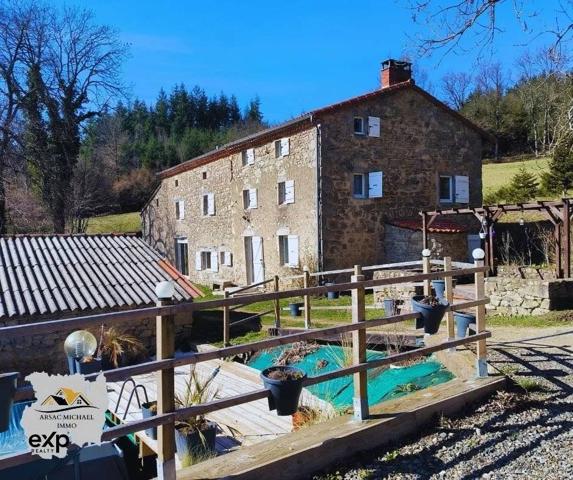 Propriété avec Grand Terrain et Dépendances