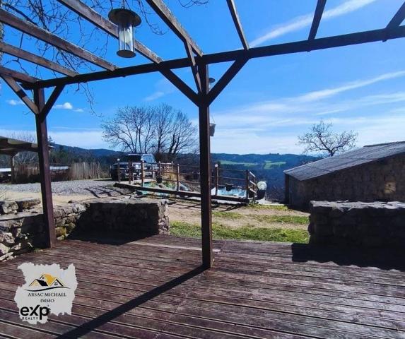 Propriété avec Grand Terrain et Dépendances