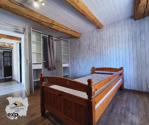 Propriété avec Grand Terrain et Dépendances