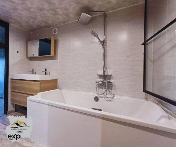 Propriété avec Grand Terrain et Dépendances