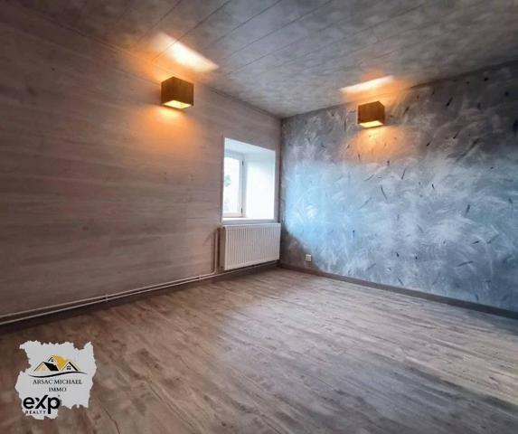 Propriété avec Grand Terrain et Dépendances