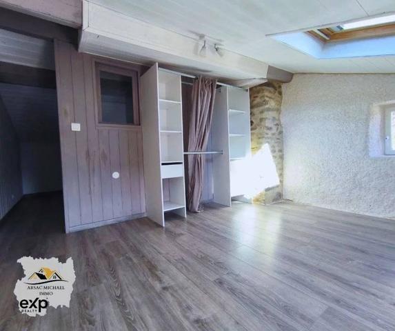 Propriété avec Grand Terrain et Dépendances