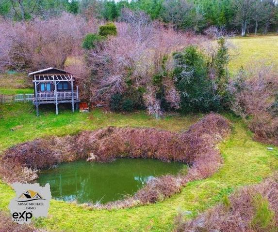 Propriété avec Grand Terrain et Dépendances