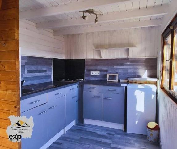 Propriété avec Grand Terrain et Dépendances