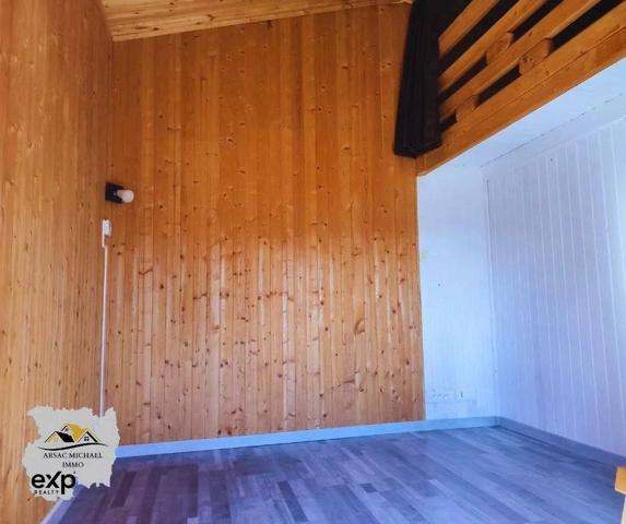 Propriété avec Grand Terrain et Dépendances