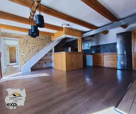 Propriété avec Grand Terrain et Dépendances