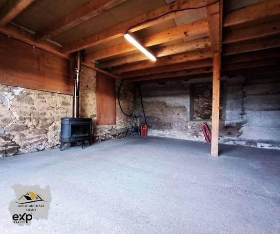 Propriété avec Grand Terrain et Dépendances