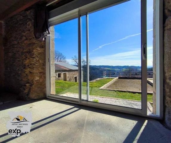 Propriété avec Grand Terrain et Dépendances