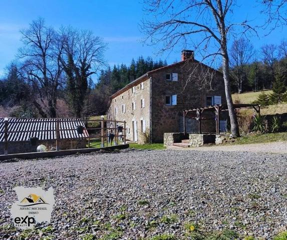 Propriété avec Grand Terrain et Dépendances