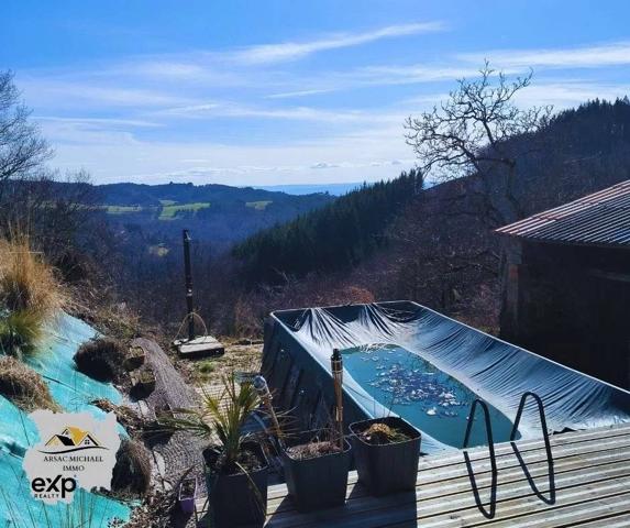 Propriété avec Grand Terrain et Dépendances