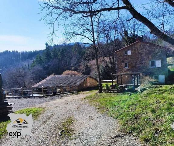 Propriété avec Grand Terrain et Dépendances