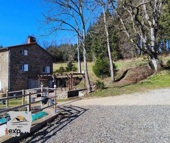 Propriété avec Grand Terrain et Dépendances