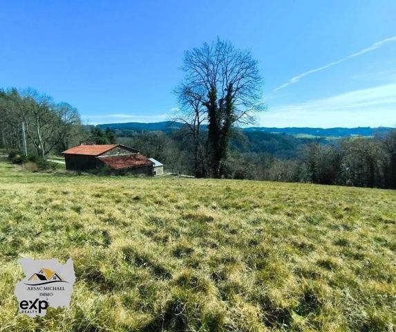 Propriété avec Grand Terrain et Dépendances