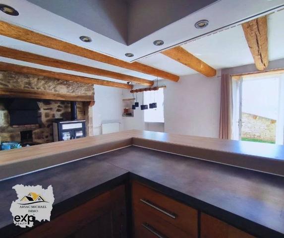 Propriété avec Grand Terrain et Dépendances