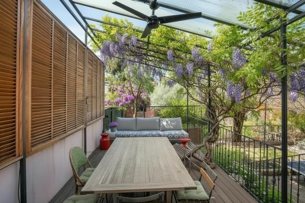 Arles (13200) Rare, Maison de ville avec jardin, piscine et garage à 5 minutes à pied du centre historique.