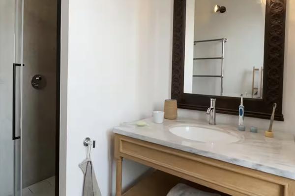 Arles (13200) Rare, Maison de ville avec jardin, piscine et garage à 5 minutes à pied du centre historique.