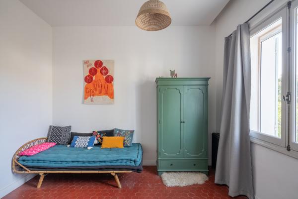 Arles (13200) Rare, Maison de ville avec jardin, piscine et garage à 5 minutes à pied du centre historique.