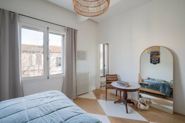 Arles (13200) Rare, Maison de ville avec jardin, piscine et garage à 5 minutes à pied du centre historique.