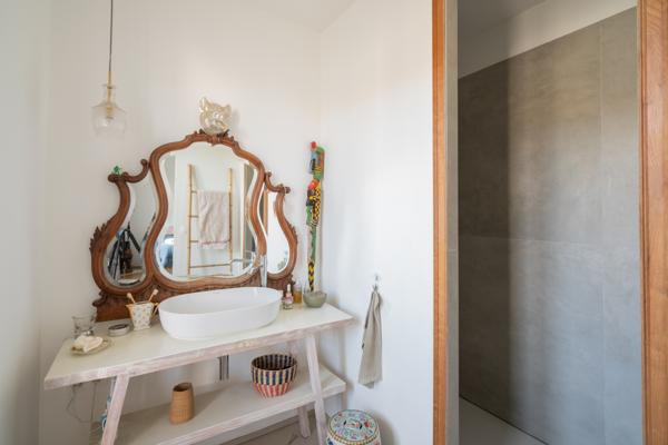 Arles (13200) Rare, Maison de ville avec jardin, piscine et garage à 5 minutes à pied du centre historique.