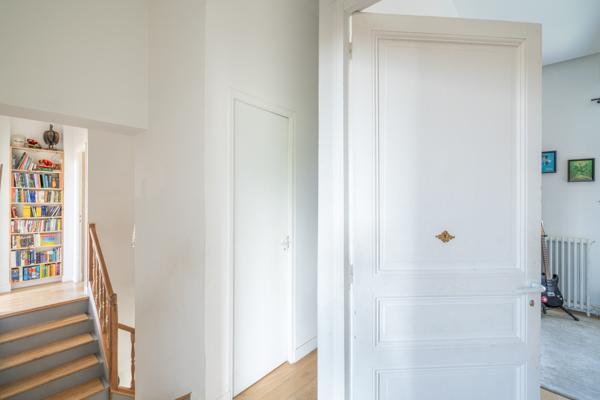 Arles (13200) Rare, Maison de ville avec jardin, piscine et garage à 5 minutes à pied du centre historique.