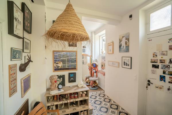 Arles (13200) Rare, Maison de ville avec jardin, piscine et garage à 5 minutes à pied du centre historique.