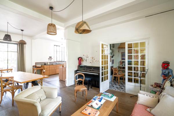 Arles (13200) Rare, Maison de ville avec jardin, piscine et garage à 5 minutes à pied du centre historique.