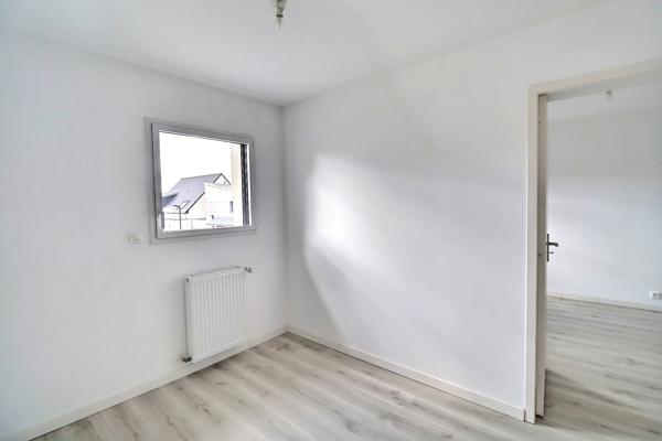 CHATEAUGIRON - MAISON RECENTE avec 4 CHAMBRES et Bureau. GARAGE, TERRASSE et JARDIN exposés SUD.