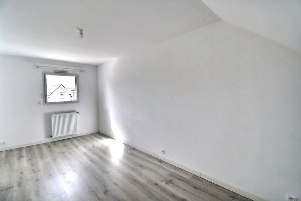 CHATEAUGIRON - MAISON RECENTE avec 4 CHAMBRES et Bureau. GARAGE, TERRASSE et JARDIN exposés SUD.