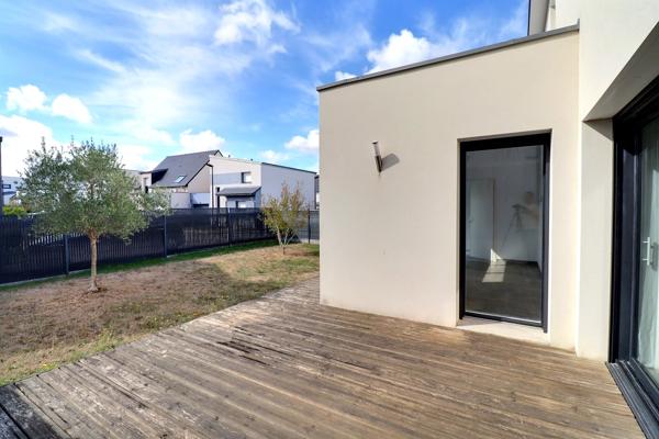 CHATEAUGIRON - MAISON RECENTE avec 4 CHAMBRES et Bureau. GARAGE, TERRASSE et JARDIN exposés SUD.