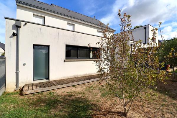 CHATEAUGIRON - MAISON RECENTE avec 4 CHAMBRES et Bureau. GARAGE, TERRASSE et JARDIN exposés SUD.