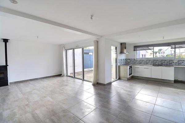 CHATEAUGIRON - MAISON RECENTE avec 4 CHAMBRES et Bureau. GARAGE, TERRASSE et JARDIN exposés SUD.