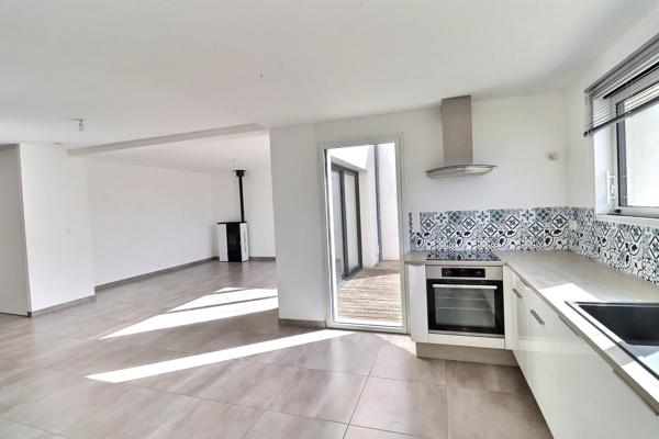 CHATEAUGIRON - MAISON RECENTE avec 4 CHAMBRES et Bureau. GARAGE, TERRASSE et JARDIN exposés SUD.