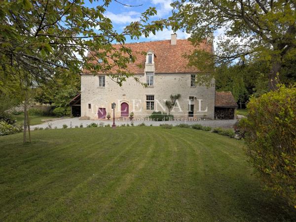 Ferme-Manoir normande du XVe siècle avec dépendances sur 2,5 hectares
