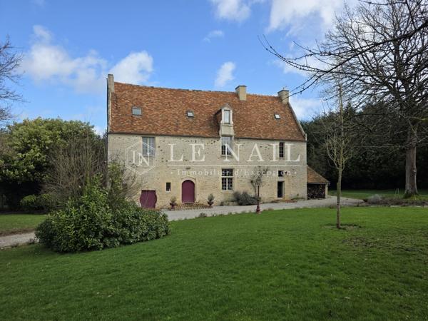 Ferme-Manoir normande du XVe siècle avec dépendances sur 2,5 hectares