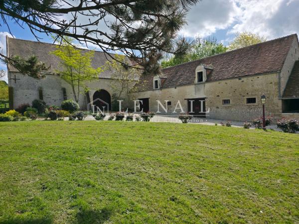 Ferme-Manoir normande du XVe siècle avec dépendances sur 2,5 hectares