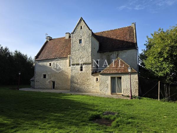 Ferme-Manoir normande du XVe siècle avec dépendances sur 2,5 hectares