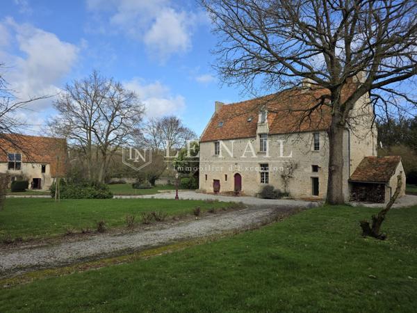Ferme-Manoir normande du XVe siècle avec dépendances sur 2,5 hectares
