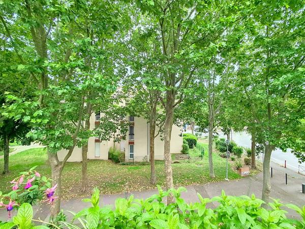 Appartement 4 pièces en dernier étage avec terrasse à vendre dans le quartier de Port-Sud à Ramonville Saint-Agne