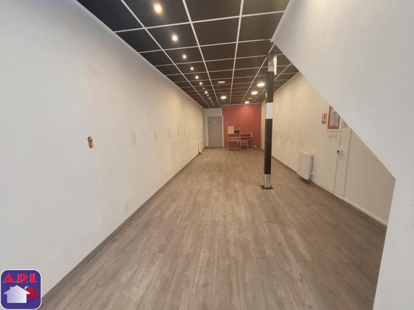 LOCAL COMMERCIAL OU PROFESSIONEL IDEALEMENT PLACE!