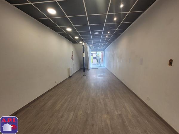 LOCAL COMMERCIAL OU PROFESSIONEL IDEALEMENT PLACE!
