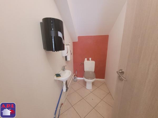 LOCAL COMMERCIAL OU PROFESSIONEL IDEALEMENT PLACE!