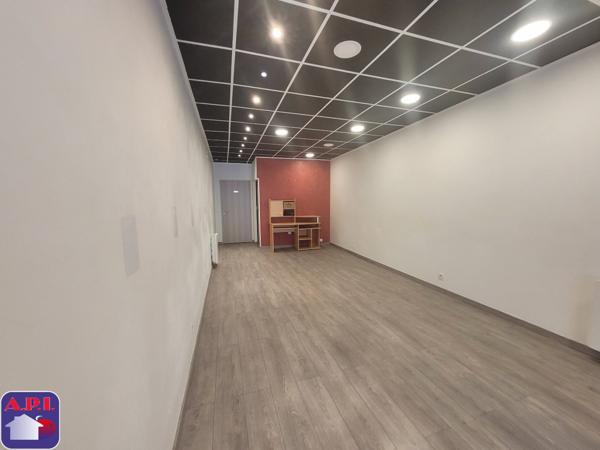 LOCAL COMMERCIAL OU PROFESSIONEL IDEALEMENT PLACE!