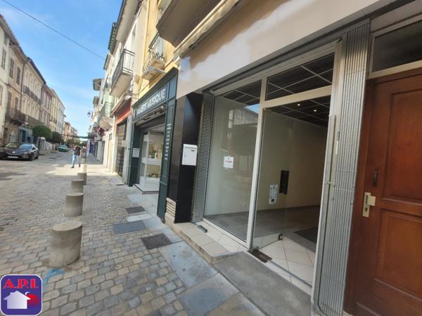 LOCAL COMMERCIAL OU PROFESSIONEL IDEALEMENT PLACE!