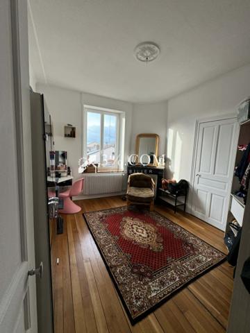 Appartement
                                                                                                                                                                                                                                                                                                                        3 pièce(s)                                                                                                                                                                                                          2 chambre(s)                                                                                                                                                                                                          67  m²