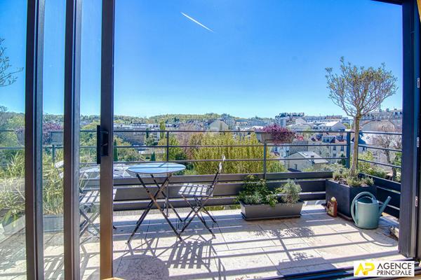 Versailles Avenue de Paris "Labruyère" duplex 3 pièces 72 m² au sol situé au 3ème et dernier étage avec terrasse vue unique €640 000 ** - Référence 27271