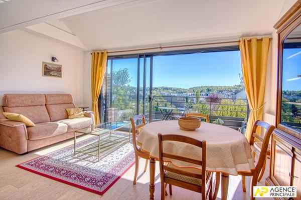 Versailles Avenue de Paris "Labruyère" duplex 3 pièces 72 m² au sol situé au 3ème et dernier étage avec terrasse vue unique €640 000 ** - Référence 27271