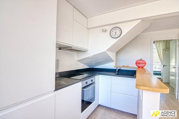 Versailles Avenue de Paris "Labruyère" duplex 3 pièces 72 m² au sol situé au 3ème et dernier étage avec terrasse vue unique €640 000 ** - Référence 27271