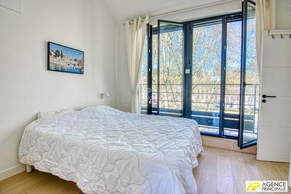 Versailles Avenue de Paris "Labruyère" duplex 3 pièces 72 m² au sol situé au 3ème et dernier étage avec terrasse vue unique €640 000 ** - Référence 27271